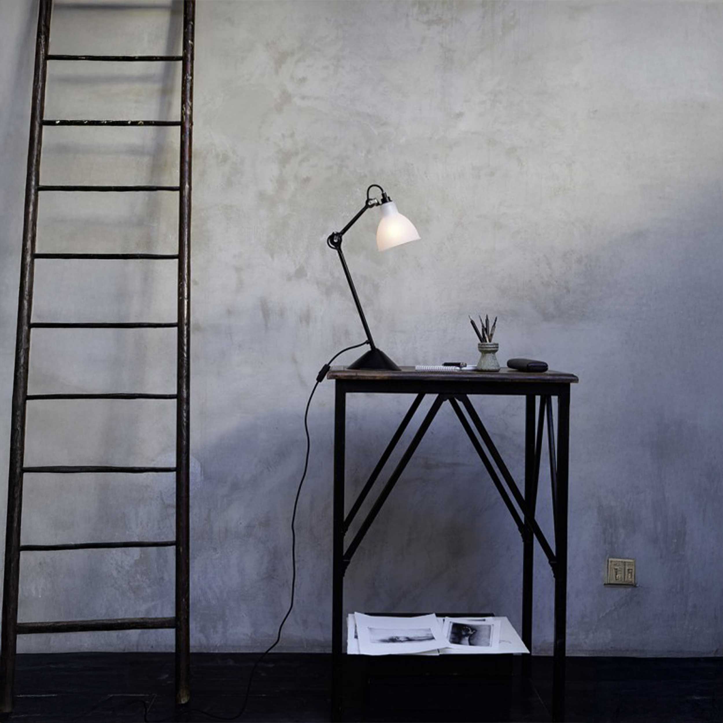 DCW éditions Lampe Gras N°205 E14 asztali lámpa