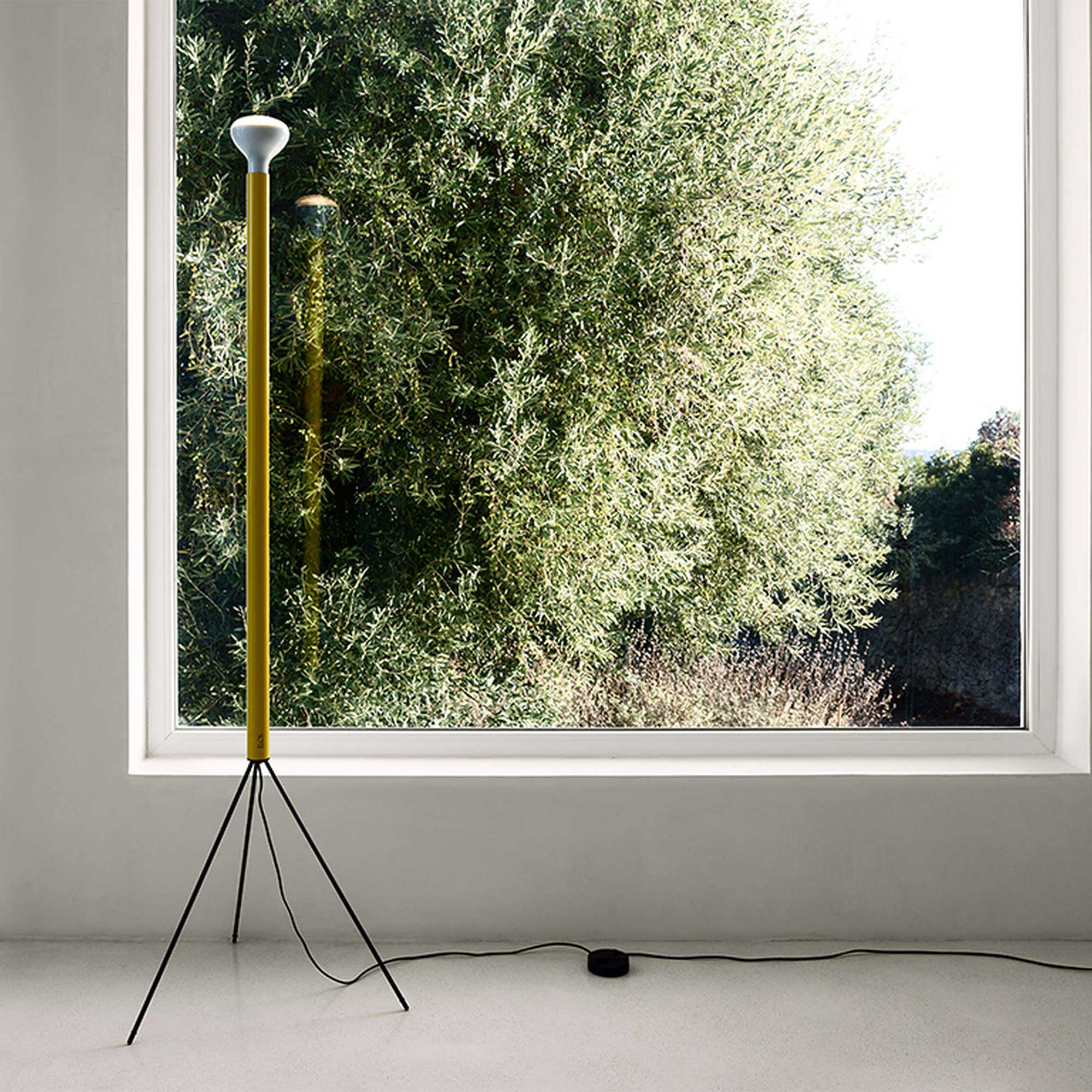 Flos Luminator E27 ikonická stojací lampa
