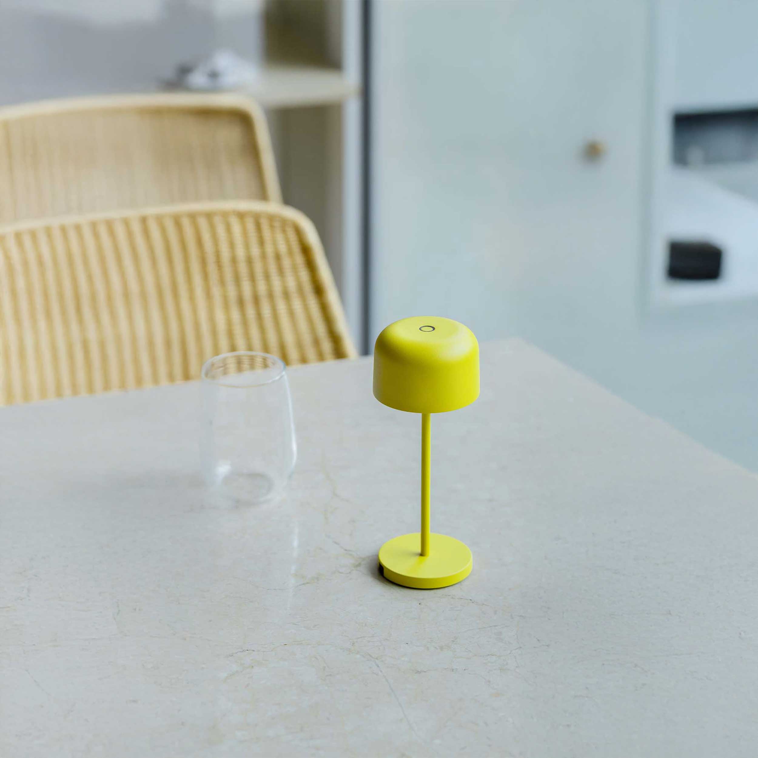 Faro Mavis hordozható asztali lámpa IP54